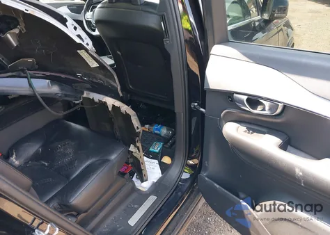 2018 Volvo Xc90 T5 Momentum z USA, uszkodzony, nr VIN YV4102PK2J1346051